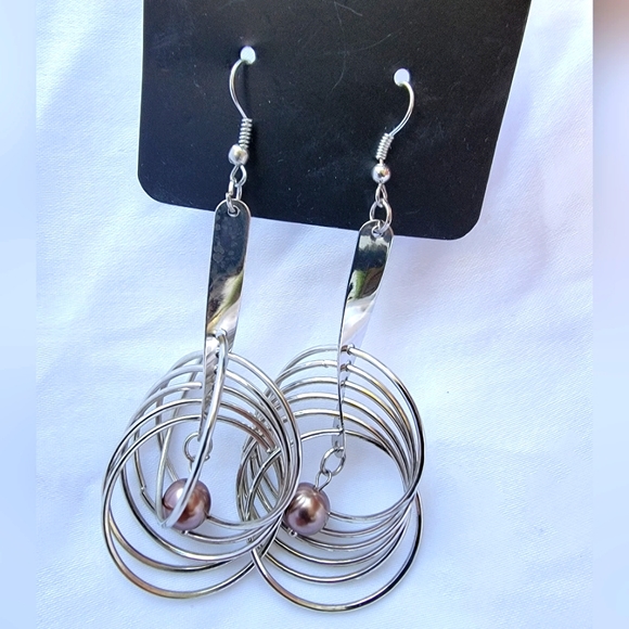 Dangling pearl with movable circles Earrings